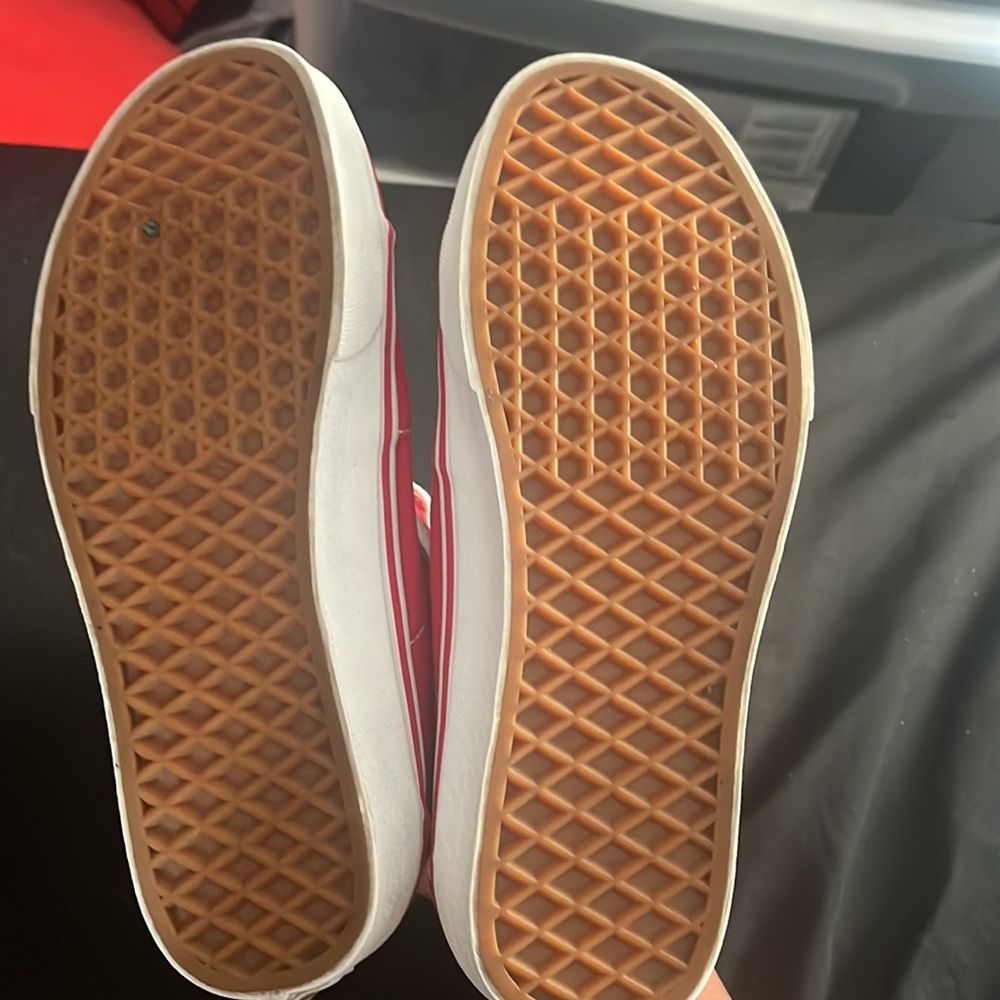 Red vans - Picture 3 of 3